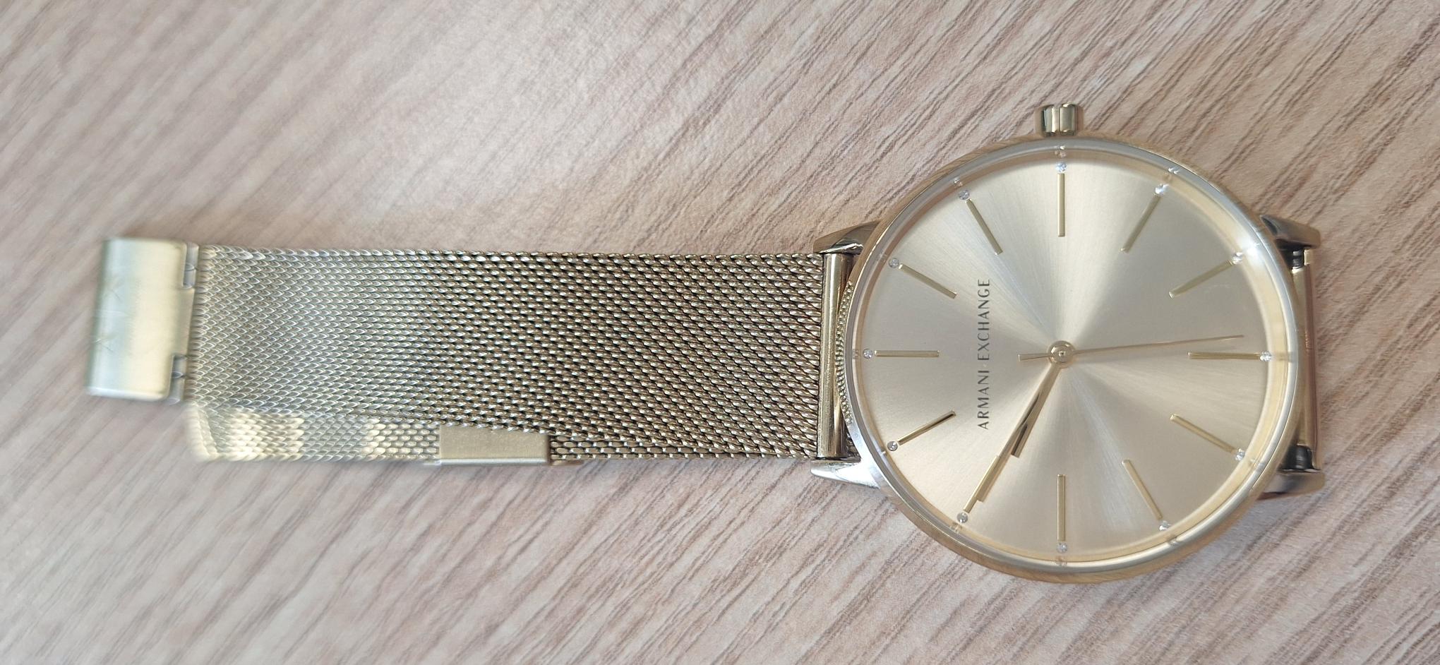 Armani Exchange — minimalistické hodinky se síťovaným páskem